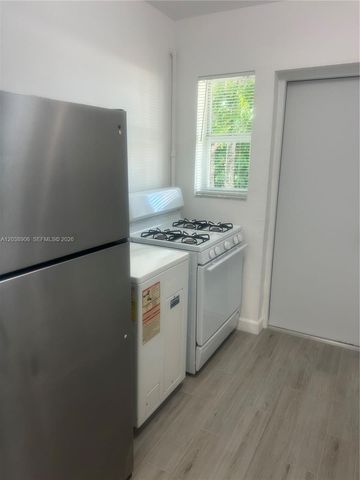 415 76th Street 8, Miami Beach, FL 33141
