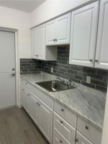 415 76th Street 8, Miami Beach, FL 33141
