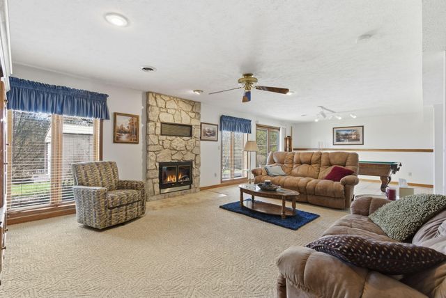 575 Holiday Acres Circle, Branson West, MO 65737