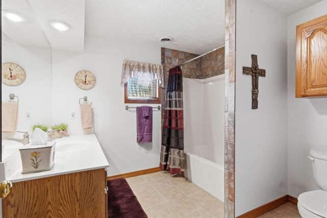 575 Holiday Acres Circle, Branson West, MO 65737