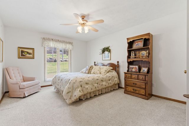 575 Holiday Acres Circle, Branson West, MO 65737