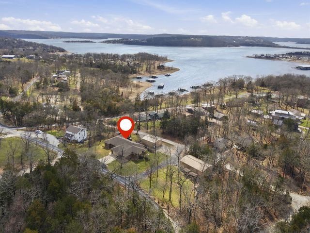 575 Holiday Acres Circle, Branson West, MO 65737