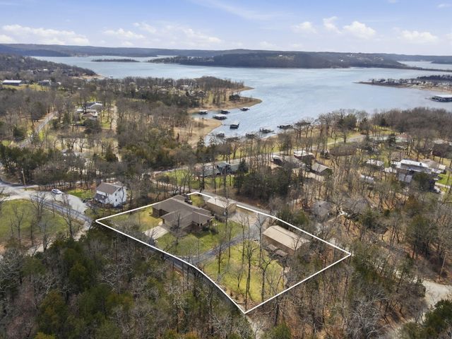 575 Holiday Acres Circle, Branson West, MO 65737