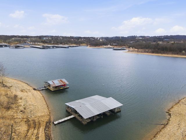 575 Holiday Acres Circle, Branson West, MO 65737