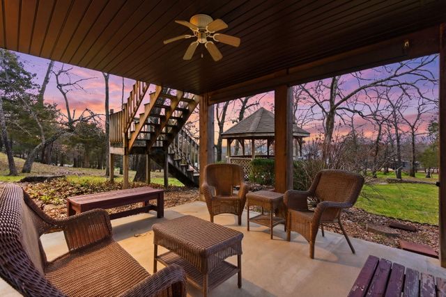 575 Holiday Acres Circle, Branson West, MO 65737