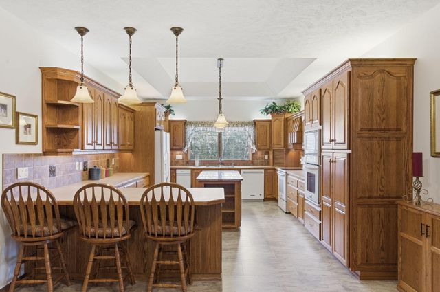 575 Holiday Acres Circle, Branson West, MO 65737