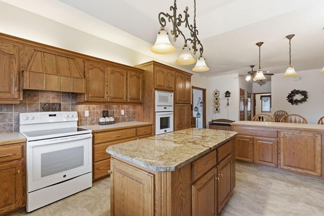 575 Holiday Acres Circle, Branson West, MO 65737