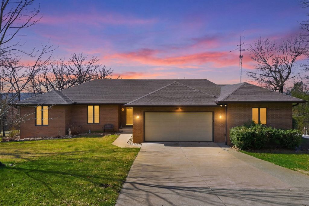 575 Holiday Acres Circle, Branson West, MO 65737