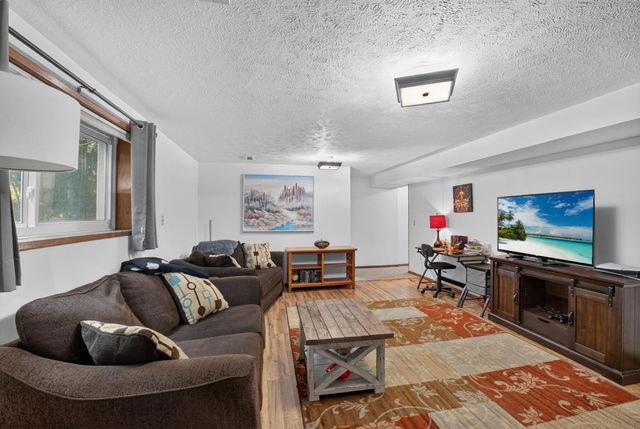 10117 N LARCHWOOD St, Spokane, WA 99208