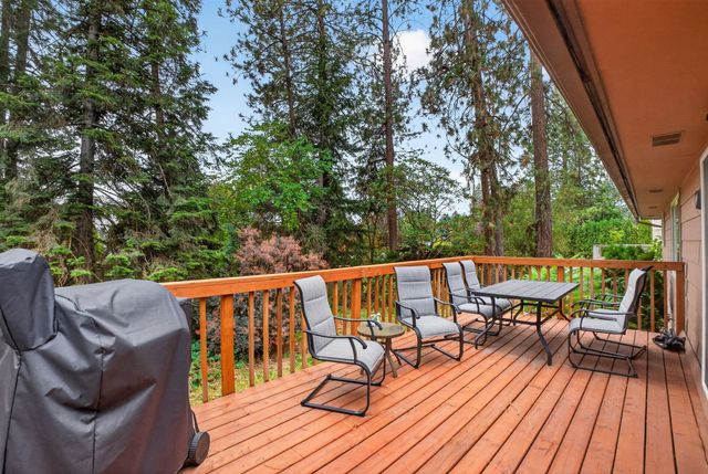 10117 N LARCHWOOD St, Spokane, WA 99208