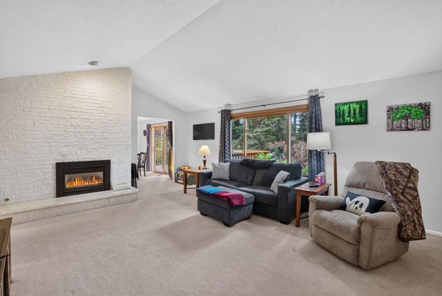 10117 N LARCHWOOD St, Spokane, WA 99208