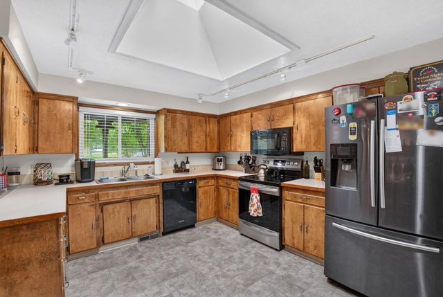 10117 N LARCHWOOD St, Spokane, WA 99208