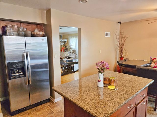 8059 S Sawyer Avenue, Chicago, IL 60652
