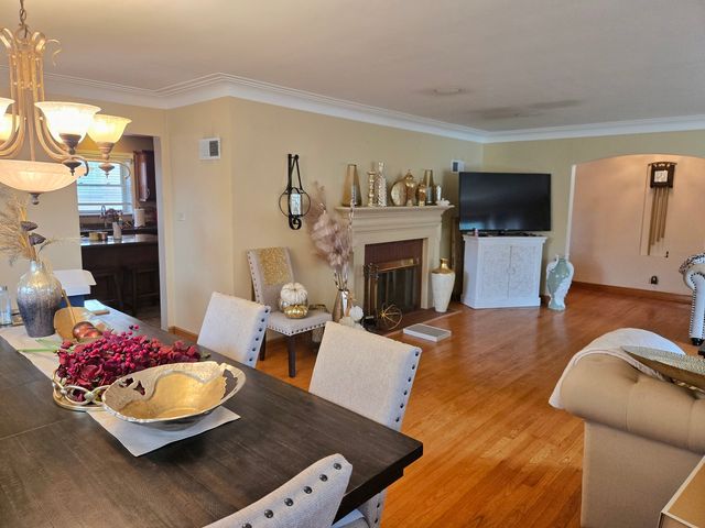 8059 S Sawyer Avenue, Chicago, IL 60652