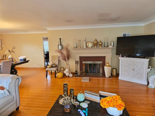 8059 S Sawyer Avenue, Chicago, IL 60652