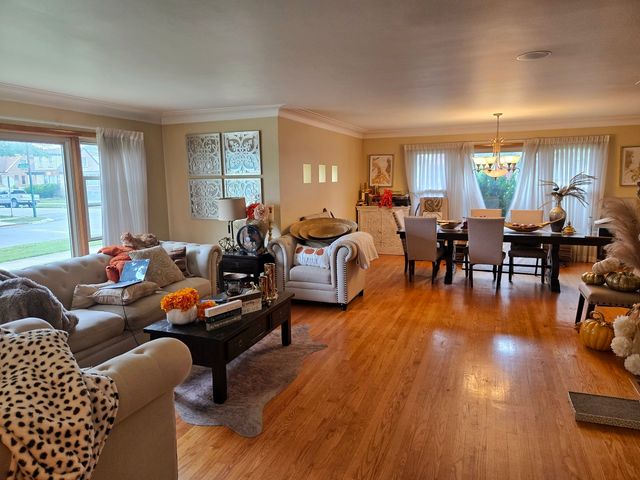 8059 S Sawyer Avenue, Chicago, IL 60652