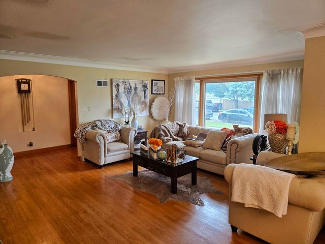 8059 S Sawyer Avenue, Chicago, IL 60652