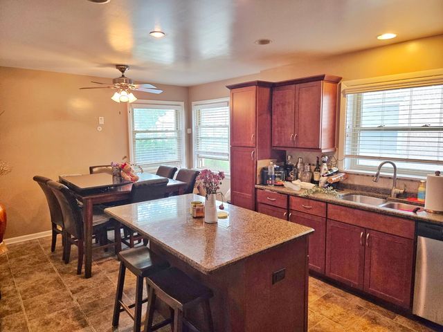 8059 S Sawyer Avenue, Chicago, IL 60652