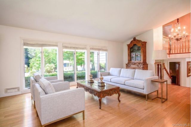 12 Lark Avenue, White Plains, NY 10607