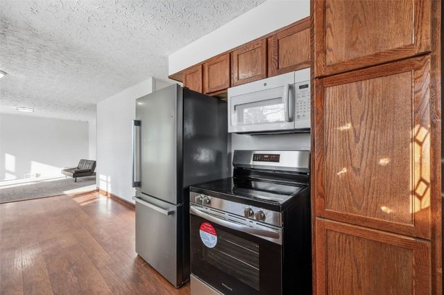 1048 Clifton Street NE, Cedar Rapids, IA 52402