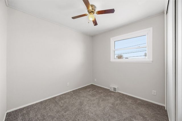 1048 Clifton Street NE, Cedar Rapids, IA 52402