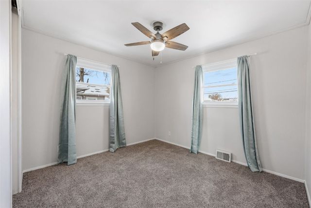 1048 Clifton Street NE, Cedar Rapids, IA 52402