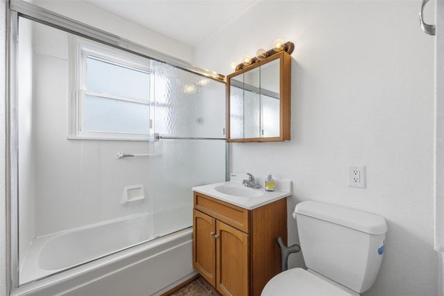 1048 Clifton Street NE, Cedar Rapids, IA 52402