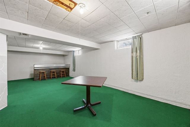 1048 Clifton Street NE, Cedar Rapids, IA 52402