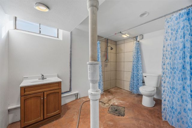 1048 Clifton Street NE, Cedar Rapids, IA 52402