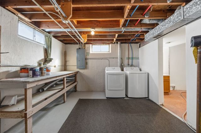 1048 Clifton Street NE, Cedar Rapids, IA 52402