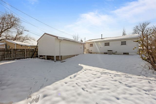 1048 Clifton Street NE, Cedar Rapids, IA 52402