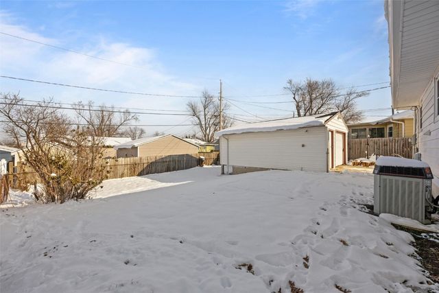 1048 Clifton Street NE, Cedar Rapids, IA 52402