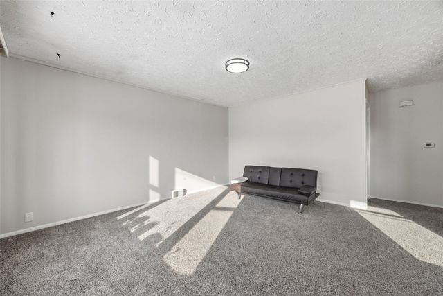 1048 Clifton Street NE, Cedar Rapids, IA 52402