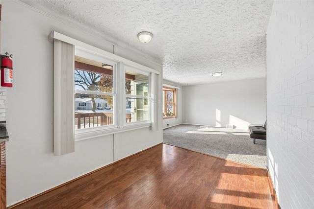 1048 Clifton Street NE, Cedar Rapids, IA 52402