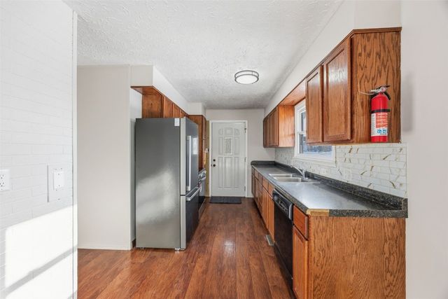 1048 Clifton Street NE, Cedar Rapids, IA 52402