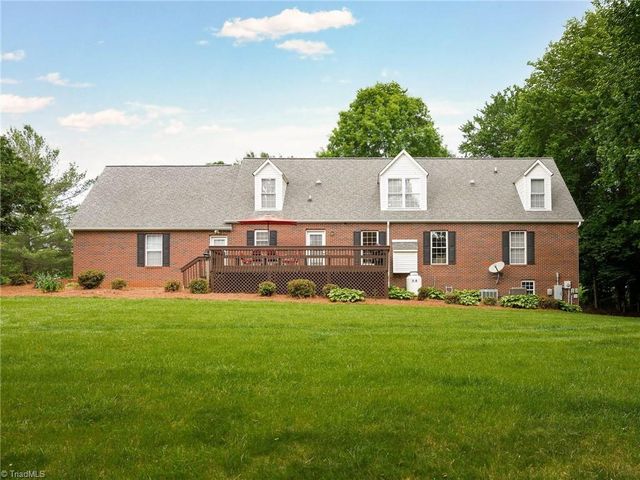 1117 Fairway Drive, Yadkinville, NC 27055