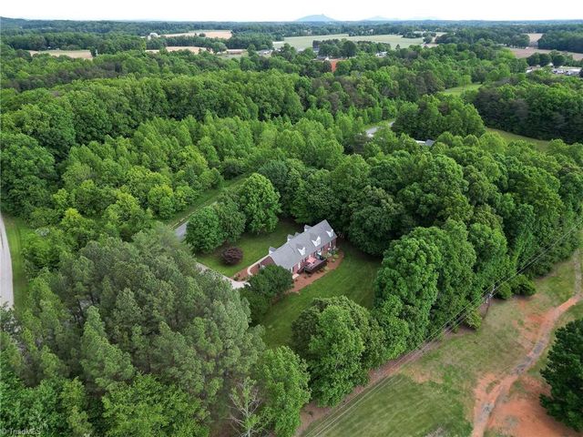 1117 Fairway Drive, Yadkinville, NC 27055