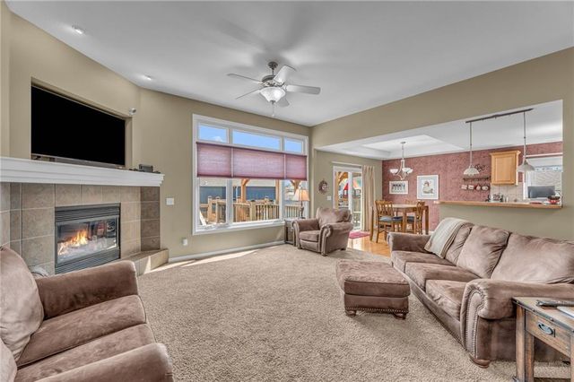 8455 Timber Ridge Street, De Soto, KS 66018