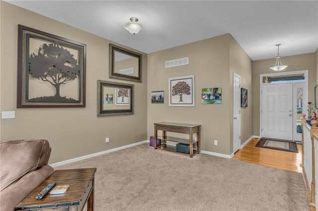 8455 Timber Ridge Street, De Soto, KS 66018