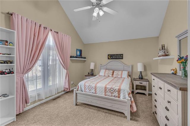 8455 Timber Ridge Street, De Soto, KS 66018