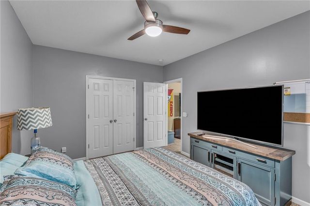 8455 Timber Ridge Street, De Soto, KS 66018