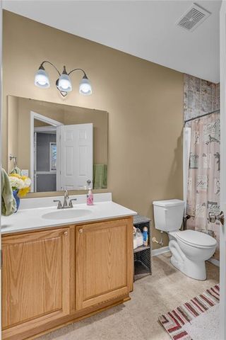 8455 Timber Ridge Street, De Soto, KS 66018