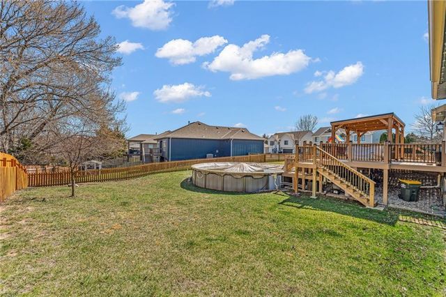 8455 Timber Ridge Street, De Soto, KS 66018