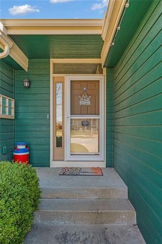 8455 Timber Ridge Street, De Soto, KS 66018