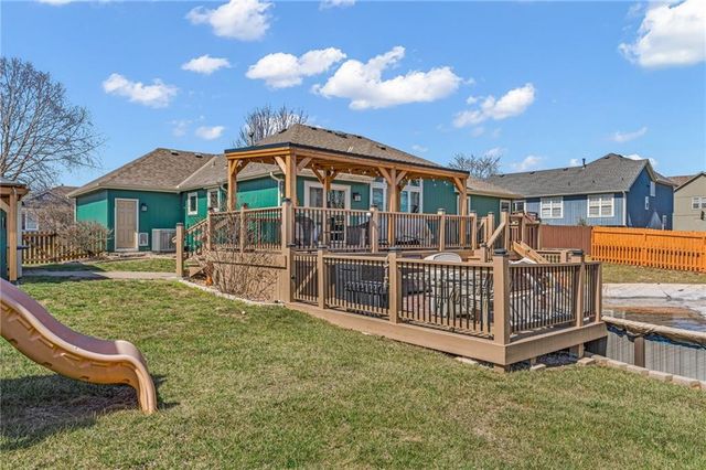 8455 Timber Ridge Street, De Soto, KS 66018