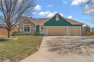 8455 Timber Ridge Street, De Soto, KS 66018