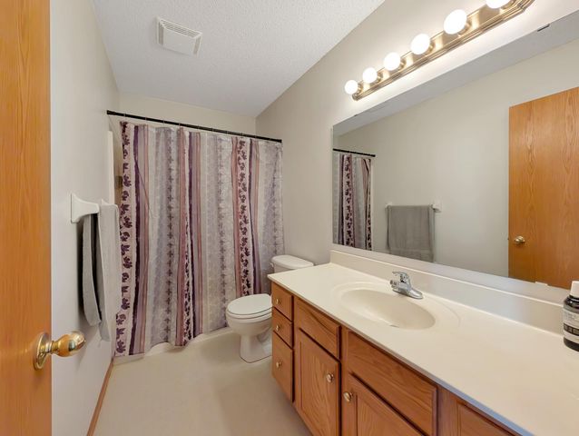 817 Daniel Drive, Belle Plaine, MN 56011
