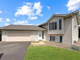 817 Daniel Drive, Belle Plaine, MN 56011