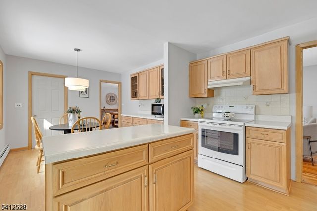 52 Valleyview Rd, Warren Twp., NJ 07059