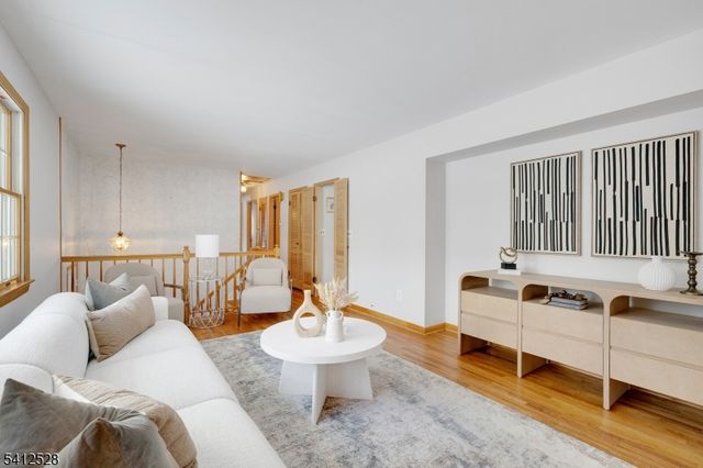 52 Valleyview Rd, Warren Twp., NJ 07059